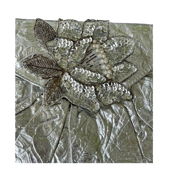 VTG 80s Silver Metallic Textured Purse Pocketbook Sequin Floral Applique NYE … - Picture 3 of 14